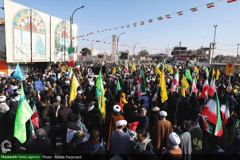 Photos/ Participation enthousiaste des habitants de Qom à la marche du 22 Bahman