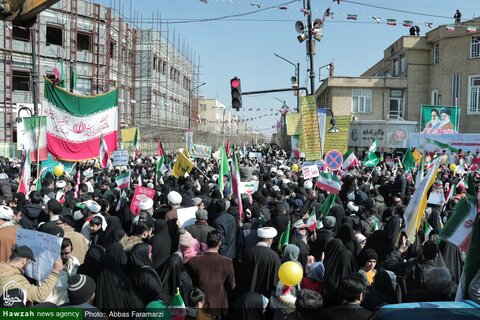 Photos/ Participation enthousiaste des habitants de Qom à la marche du 22 Bahman