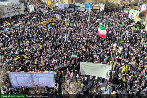 Photos/ Participation enthousiaste des habitants de Qom à la marche du 22 Bahman