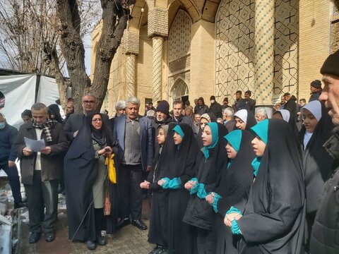 تصاویر/حضور طلاب و کادر مدرسه علمیه امام خمینی آشتیان در راهپیمایی۲۲ بهمن