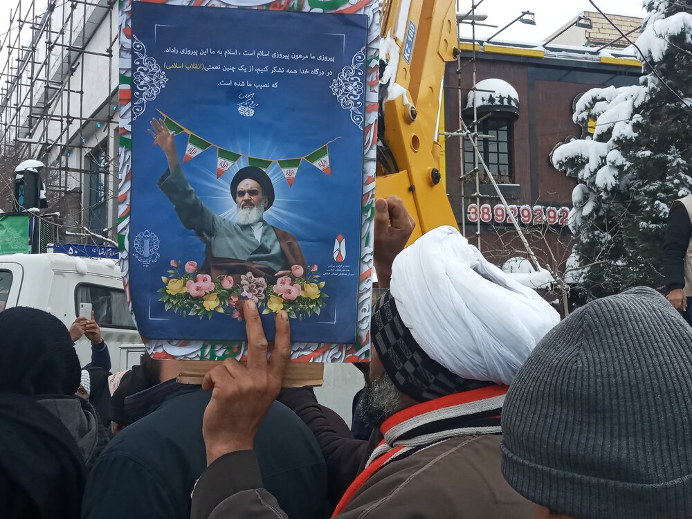 راهپیمایی پرشور مردم ولایت مدار مشهد در روز ۲۲ بهمن ماه برگزار شد