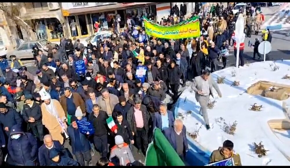 فیلم| راهپیمایی مردم ولایتمدار کمیجان در روز ۲۲ بهمن ماه