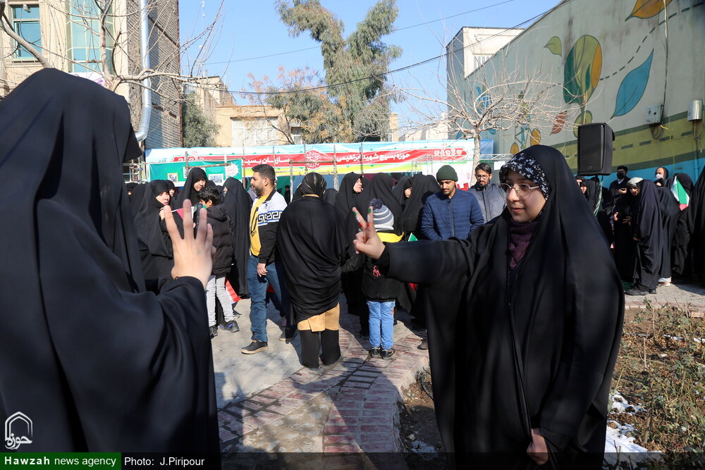 حضور بانوان در ۲۲ بهمن؛ تجلی نقش پررنگ بانوان در تحقق آرمانها