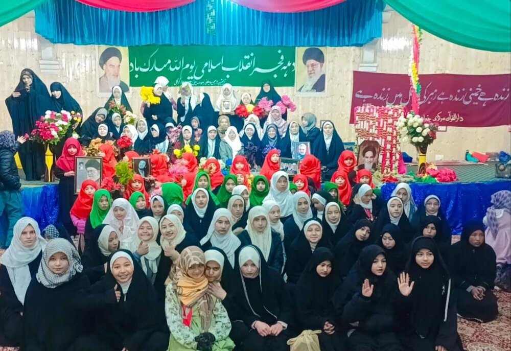 कारगिल में दारुल कुरान ज़ैनबिया के तहत इस्लामी क्रांति का भव्य जश्न