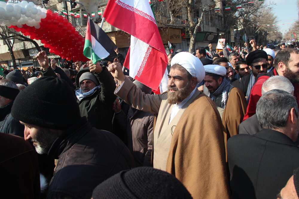 ملت ایران از اهداف خود دست بر نخواهد داشت