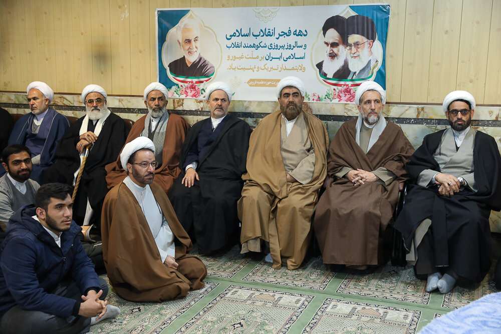 حوزه و روحانیت در پیروزی انقلاب و دفاع مقدس بیشترین مشارکت را داشتهاند