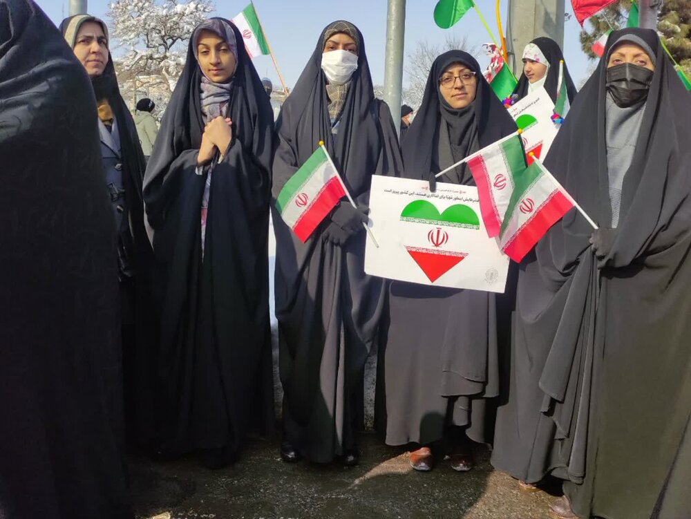 تصاویری از حضور طلاب موسسه آموزش عالی ریحانة النبی اراک در چهل و ششمین سالگرد پیروزی انقلاب اسلامی