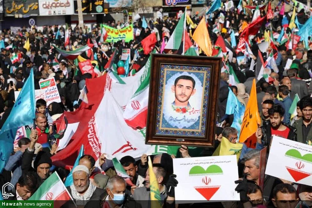 فیلم| حضور پرشور مردم یاسوج در راهپیمایی 22 بهمن با حضور سردار صفوی: بی‌نظیری که به یاد ماندنی شد