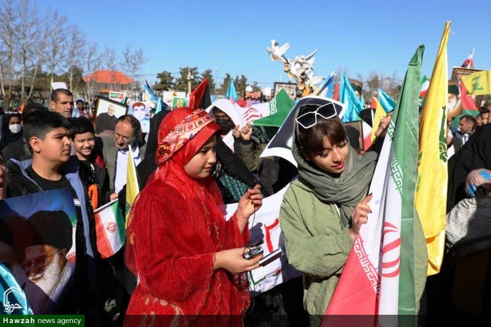 فیلم| حضور پرشور مردم یاسوج در راهپیمایی 22 بهمن با حضور سردار صفوی: بی‌نظیری که به یاد ماندنی شد
