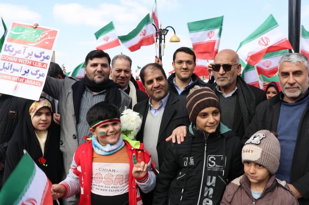 تقدیر مدیرکل آموزش و پرورش یزد از حضور دانش‌آموزان و جامعه فرهنگیان در راهپیمایی۲۲بهمن