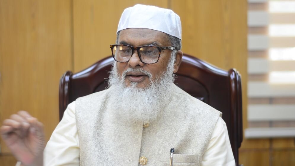 সিন্ডিকেট ভেঙে ওমরা খরচ কমাতে ধর্ম মন্ত্রণালয়ের নতুন নিয়ম সিন্ডিকেট ভেঙে ওমরা খরচ কমাতে ধর্ম মন্ত্রণালয়ের নতুন নিয়ম