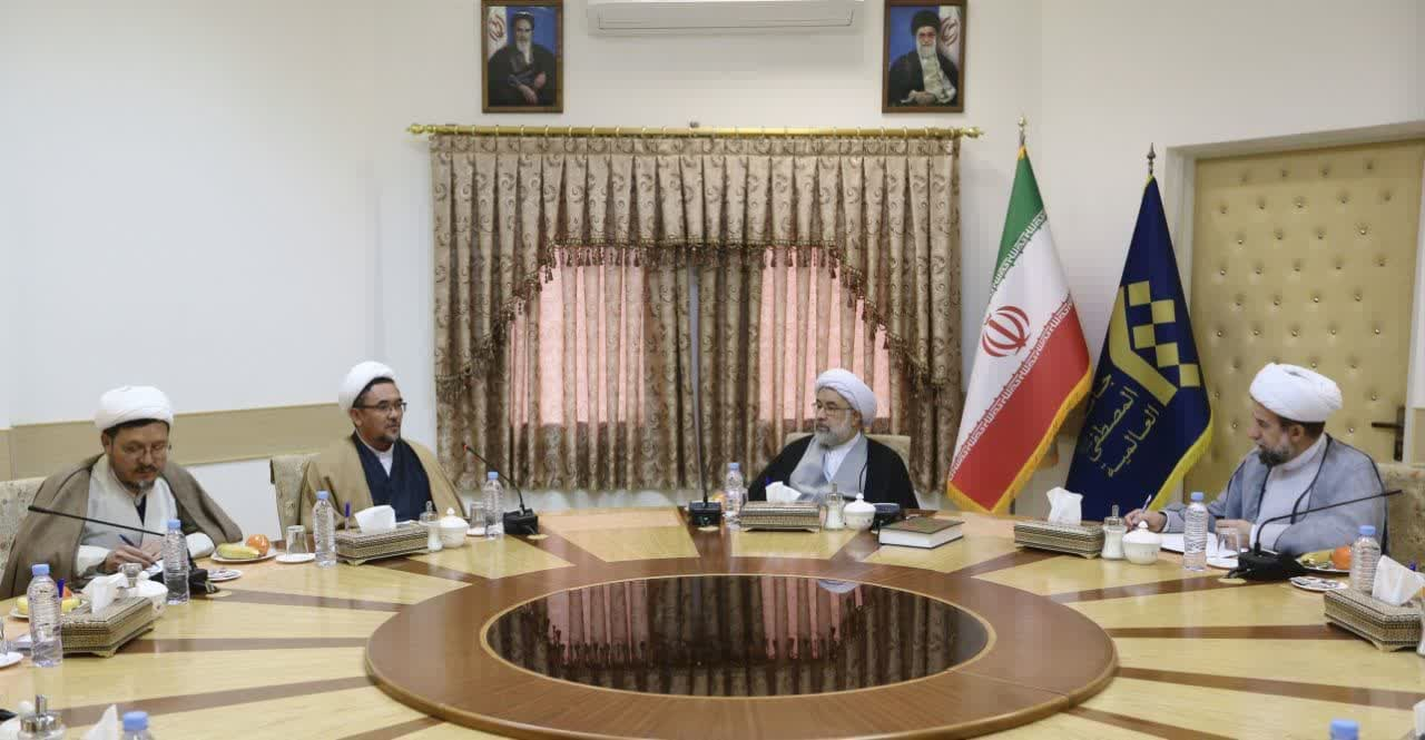 دیدار مسئولان همایش فیض محمد کاتب با رئیس المصطفی