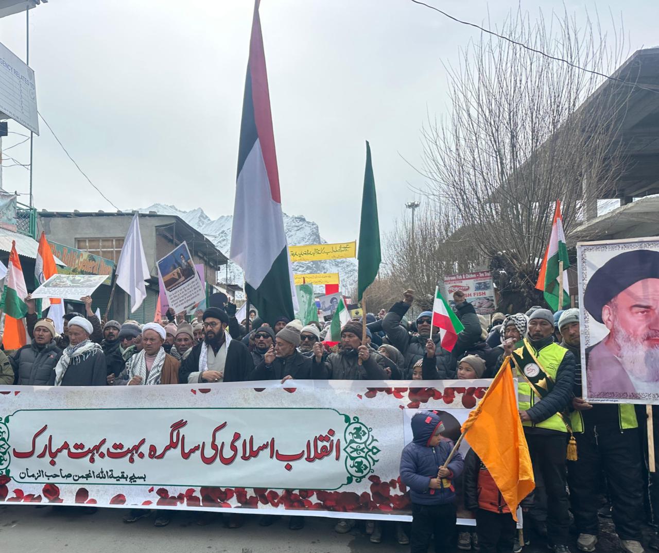 سرمای شدید هم مانع نشد! هزاران نفر در کرگل هند در جشن انقلاب اسلامی شرکت کردند