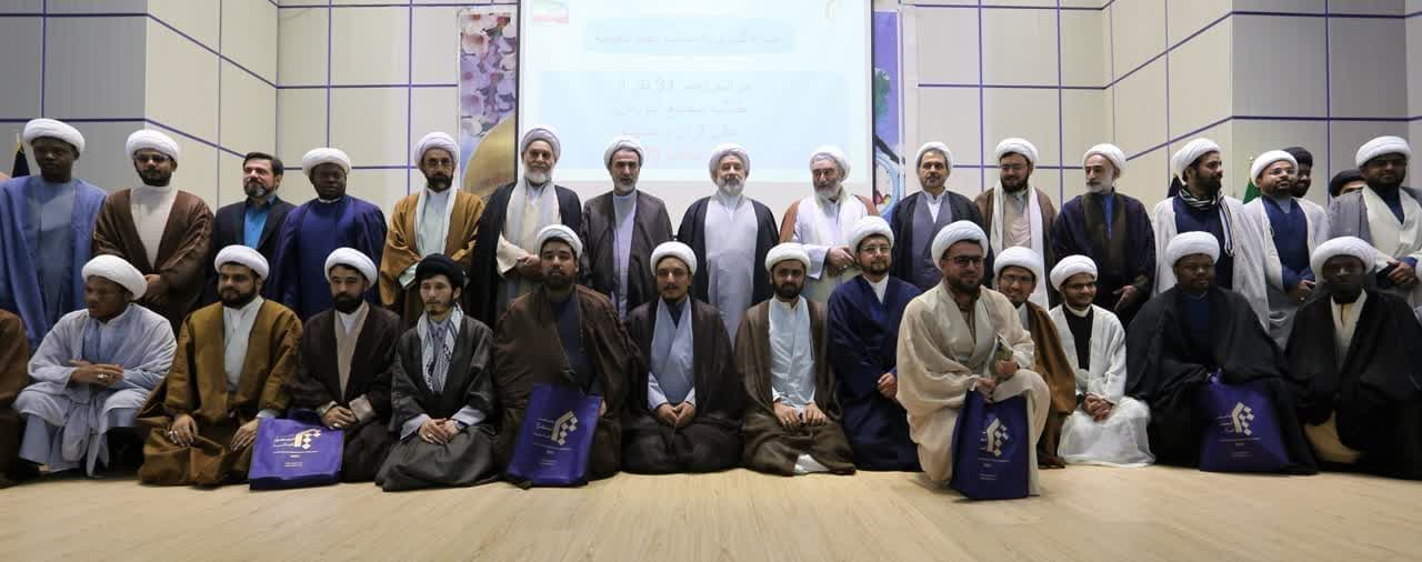 طلاب مجتمع آموزش عالی قرآن و حدیث معمم شدند