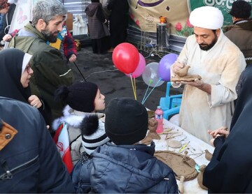حضور پررنگ مدرسه علمیه امام رضا (ع) در راهپیمایی ۲۲بهمن  