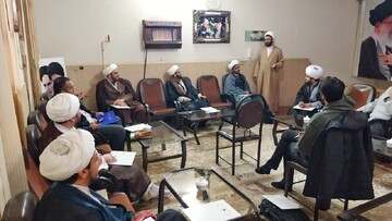 آزمون کتبی استادی کادر و طلاب ممتاز مدارس علمیه کاشان برگزار شد+عکس