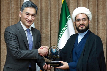 تصاویر/ بازدید سفیر ژاپن در ایران از مرکز رسانه و فضای مجازی حوزه های علمیه