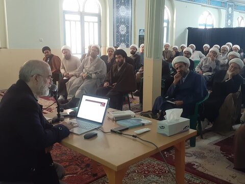 تصاویر برگزاری دوره پژوهش وفناوری ویژه اساتید مدارس علمیه لرستان