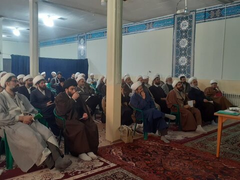 تصاویر برگزاری دوره پژوهش وفناوری ویژه اساتید مدارس علمیه لرستان