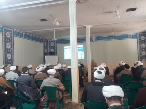 تصاویر برگزاری دوره پژوهش وفناوری ویژه اساتید مدارس علمیه لرستان