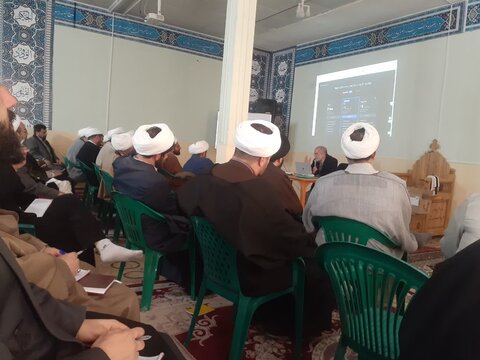تصاویر برگزاری دوره پژوهش وفناوری ویژه اساتید مدارس علمیه لرستان