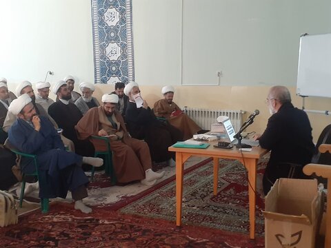 تصاویر برگزاری دوره پژوهش وفناوری ویژه اساتید مدارس علمیه لرستان