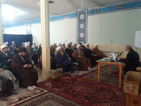 تصاویر برگزاری دوره پژوهش وفناوری ویژه اساتید مدارس علمیه لرستان