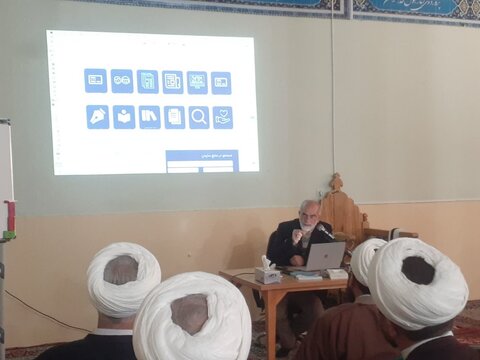 تصاویر برگزاری دوره پژوهش وفناوری ویژه اساتید مدارس علمیه لرستان