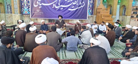 نشست صمیمی طلاب و روحانیون حوزه علمیه اهواز با آیت الله موسوی جزایری