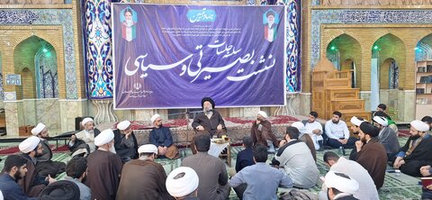 نشست صمیمی طلاب و روحانیون حوزه علمیه اهواز با آیت الله موسوی جزایری