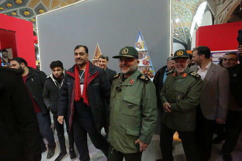 تصاویر / بازدید رئیس سازمان بسیج مستضعفین از نمایشگاه زاینده‌نور