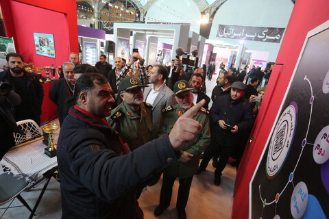 تصاویر / بازدید رئیس سازمان بسیج مستضعفین از نمایشگاه زاینده‌نور