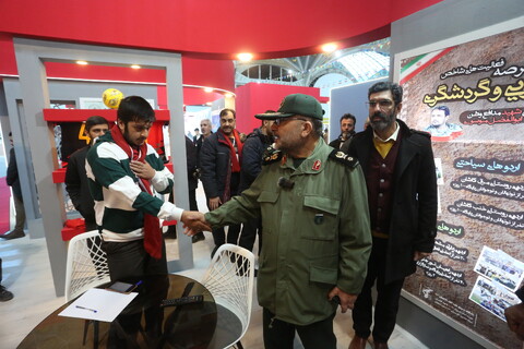 تصاویر / بازدید رئیس سازمان بسیج مستضعفین از نمایشگاه زاینده‌نور