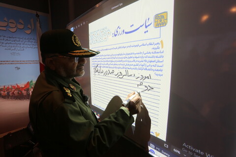 تصاویر / بازدید رئیس سازمان بسیج مستضعفین از نمایشگاه زاینده‌نور