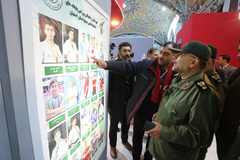 تصاویر / بازدید رئیس سازمان بسیج مستضعفین از نمایشگاه زاینده‌نور