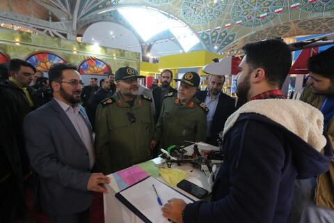 تصاویر / بازدید رئیس سازمان بسیج مستضعفین از نمایشگاه زاینده‌نور