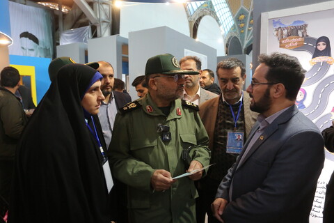 تصاویر / بازدید رئیس سازمان بسیج مستضعفین از نمایشگاه زاینده‌نور