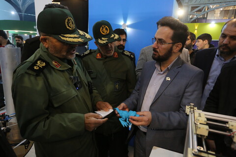 تصاویر / بازدید رئیس سازمان بسیج مستضعفین از نمایشگاه زاینده‌نور