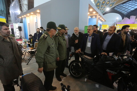 تصاویر / بازدید رئیس سازمان بسیج مستضعفین از نمایشگاه زاینده‌نور