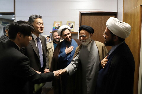تصاویر/ بازدید سفیر ژاپن در ایران از مرکز رسانه و فضای مجازی حوزه علمیه