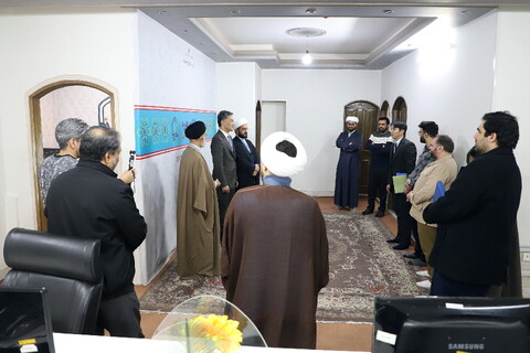 تصاویر/ بازدید سفیر ژاپن در ایران از مرکز رسانه و فضای مجازی حوزه علمیه