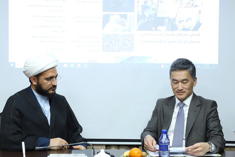 تصاویر/ بازدید سفیر ژاپن در ایران از مرکز رسانه و فضای مجازی حوزه علمیه