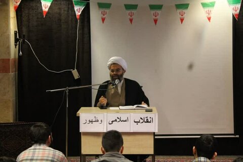تصاویر/ نشست علمی با موضوع «انقلاب اسلامی و مسئله ظهور» در مدرسه علمیه امام صادق (ع) قروه