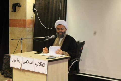 تصاویر/ نشست علمی با موضوع «انقلاب اسلامی و مسئله ظهور» در مدرسه علمیه امام صادق (ع) قروه