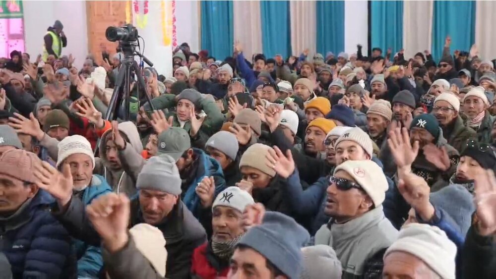 کرگل میں فرزندان انقلاب اسلامی کی شدید سردی کے باوجود ہزاروں کی تعداد میں شرکت