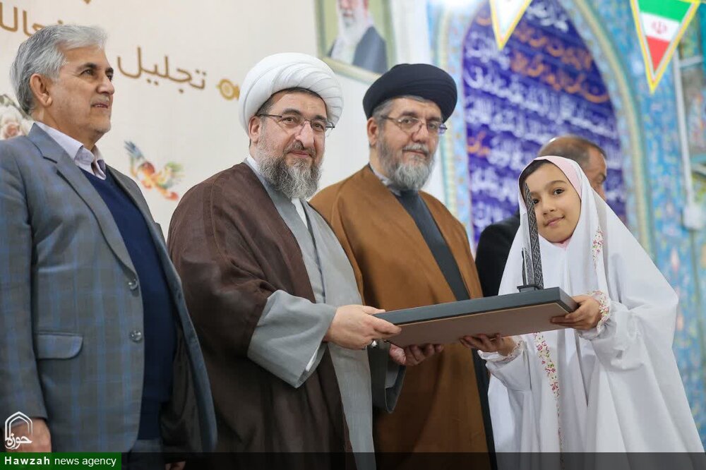 نماز ستون تعالی معنوی جامعه است