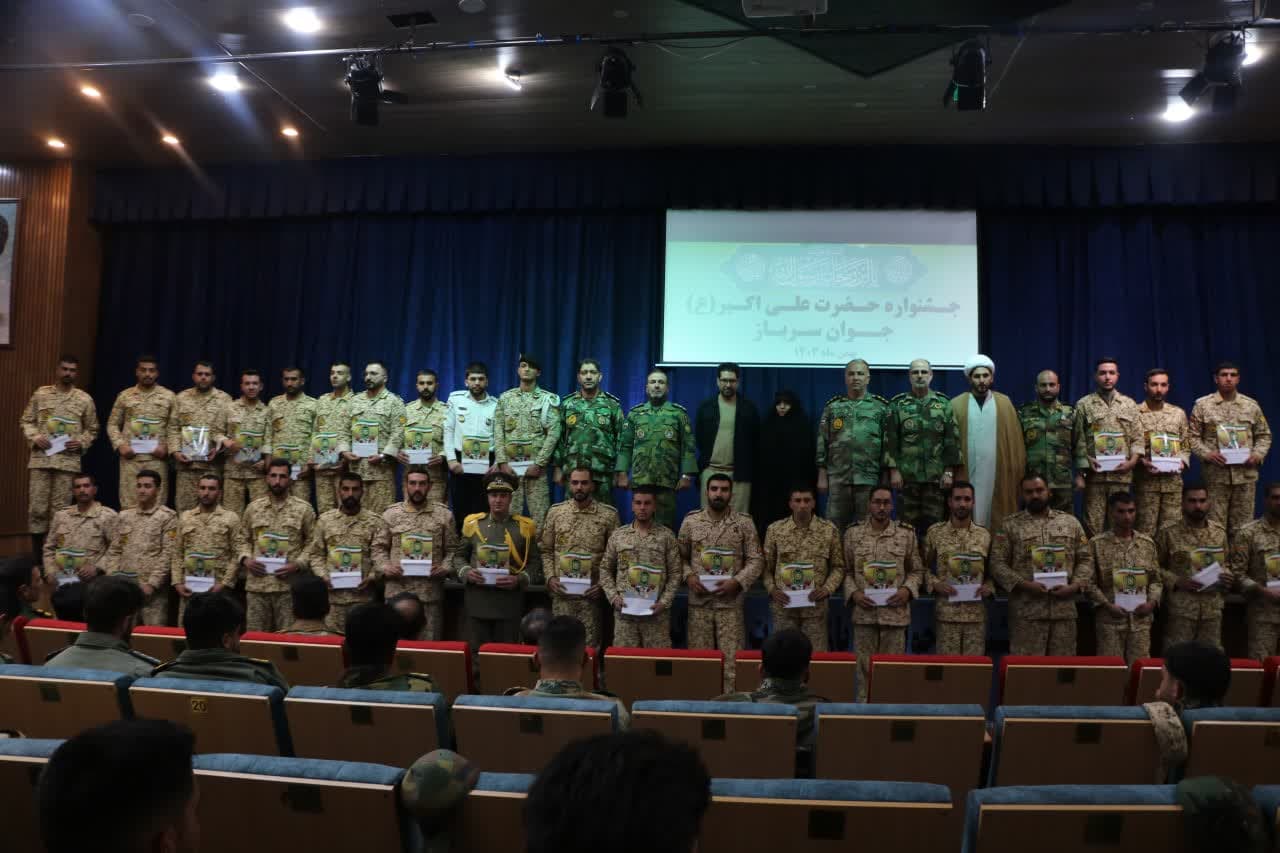 تصاویر/ جشنواره حضرت علی اکبر(ع) جوان سرباز در گروه ۴۴ توپخانه نزاجا