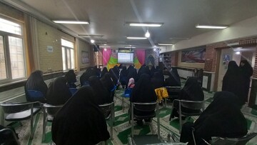 برگزاری نشست علمی پژوهشی با عنوان شاخصه‌های تحکیم خانواده در مدرسه خواهران دورود