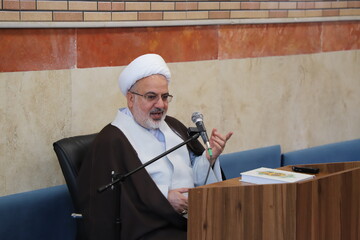 طلاب با ولایت‌پذیری و اخلاص، رسالت جهانی حوزه‌ها را به دوش بکشند