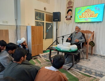 وظیفه طلاب هدایت مردم به سوی خداوند است